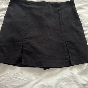 Active USA Black Zippered Skort